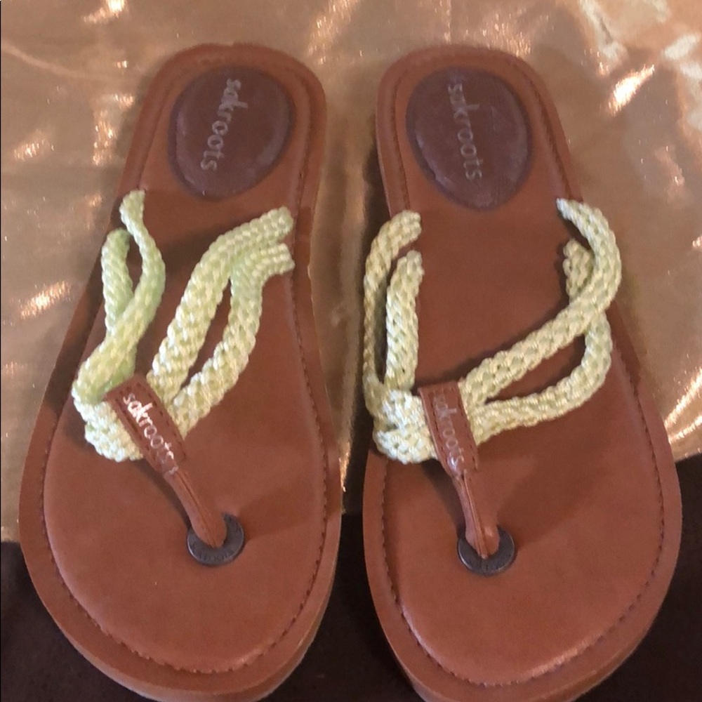 SakRoots flip flops
